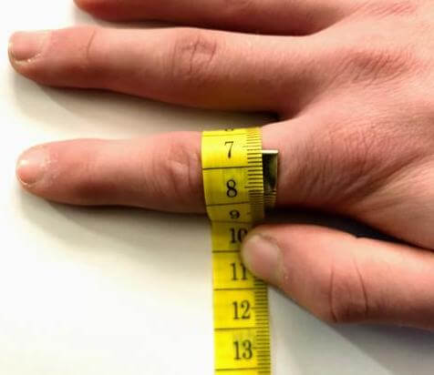 misura della circonferenza del dito